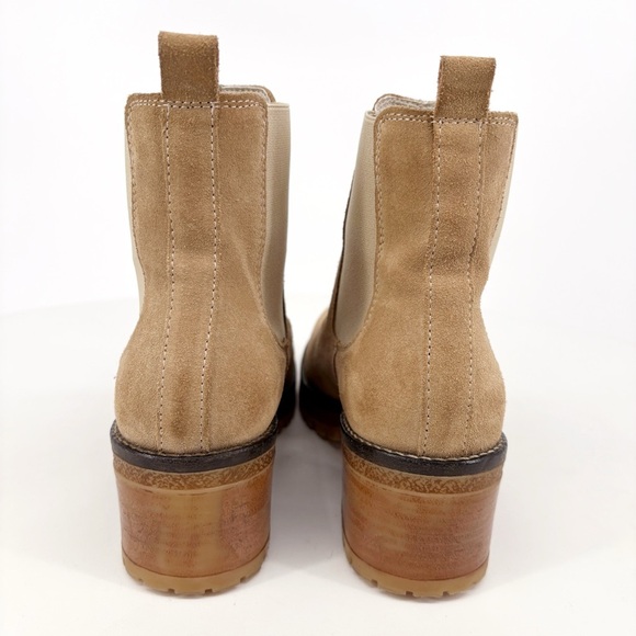 AVELLINI | Suede Leather Chunky Lug Sole Chelsea Boots in Tan | Sz 9 - Picture 8 of 13